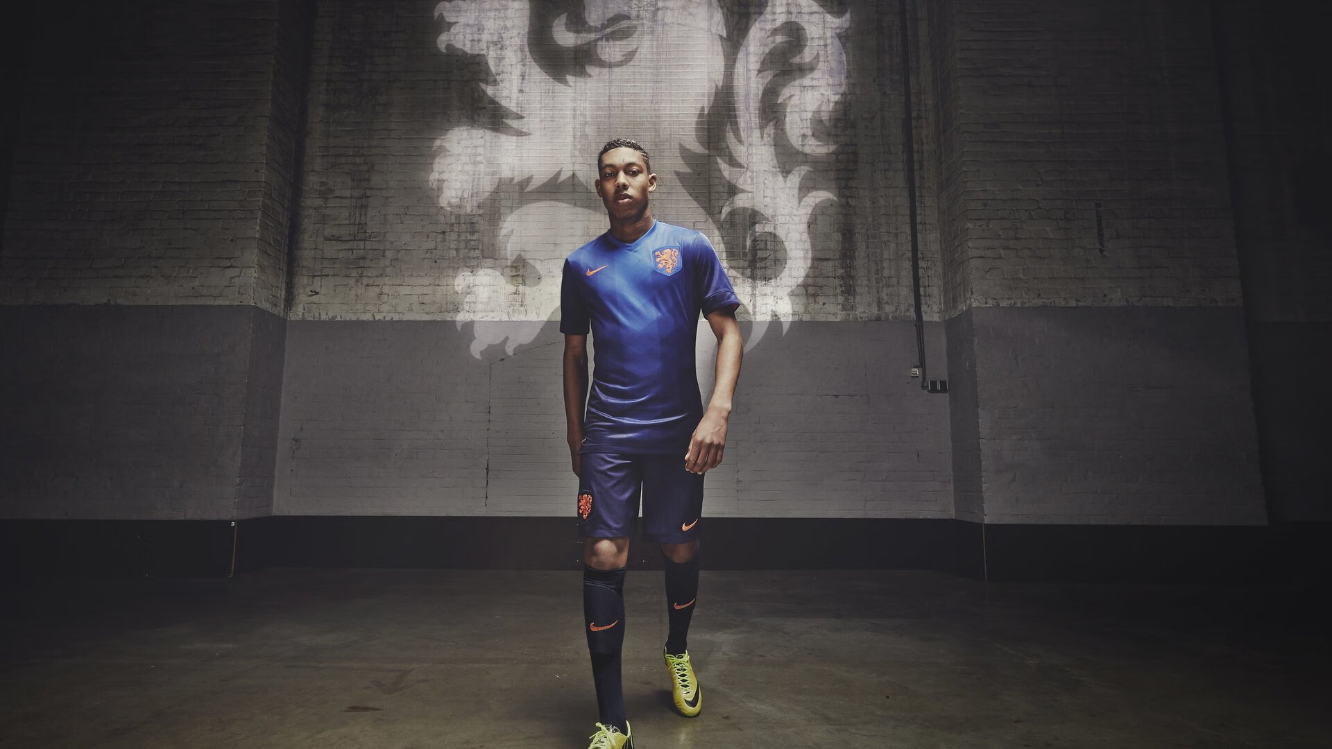 华体会体育-逆境中的“战神队”——他们如何踩着绝望走向荣耀？